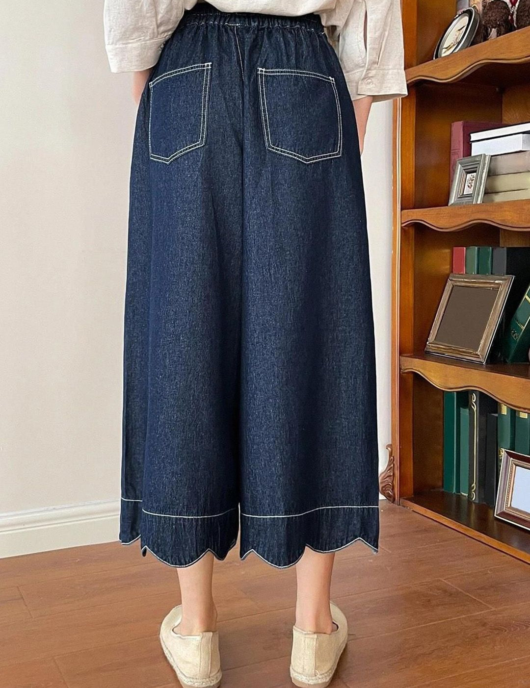 Kotty Women Flared High-Rise Clean Look Cropped Stretchable Jeans