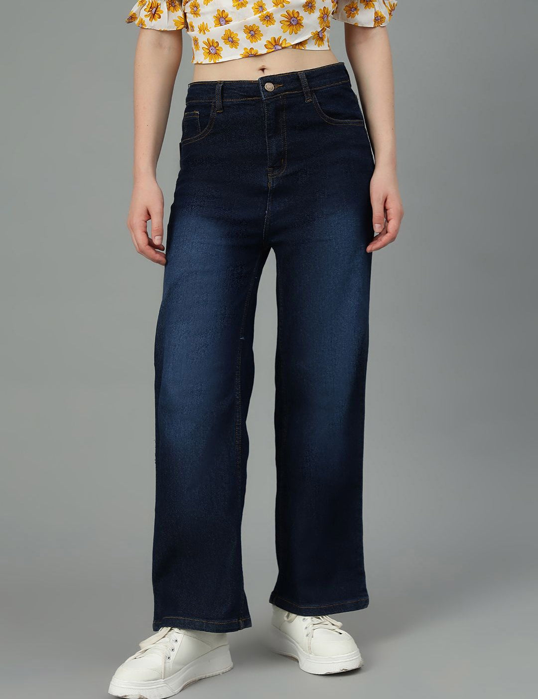 Kotty Women Straight Fit Low-Rise Light Fade Stretchable Jeans