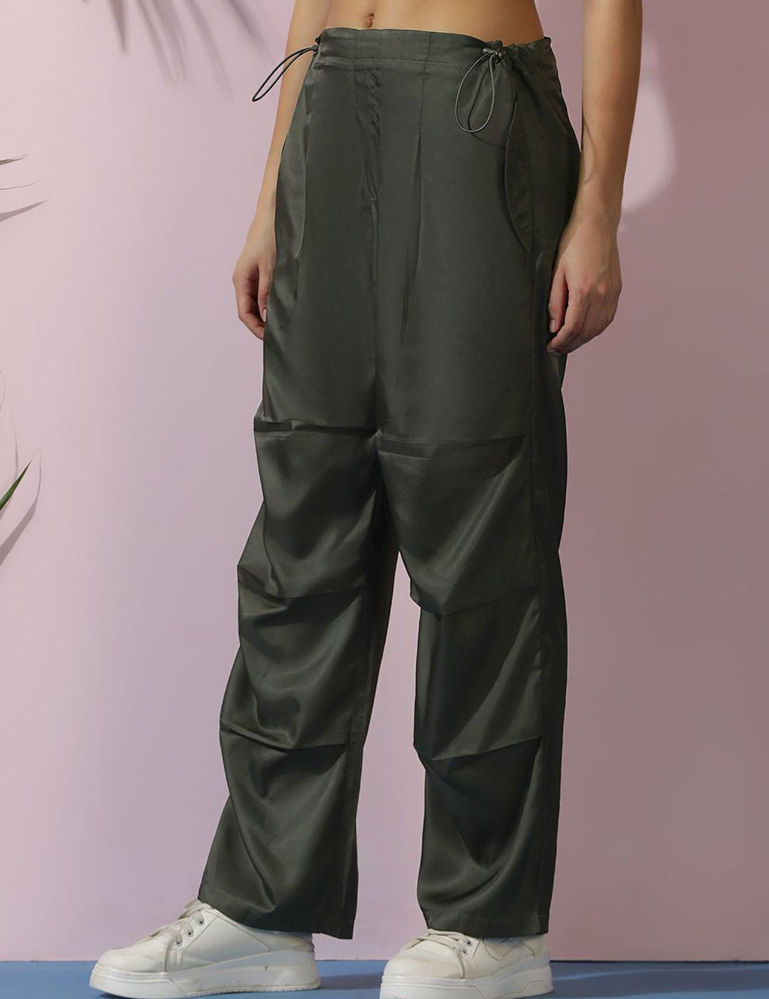 Kotty Women Relaxed High-Rise Easy Wash Pleated Cargos Trousers