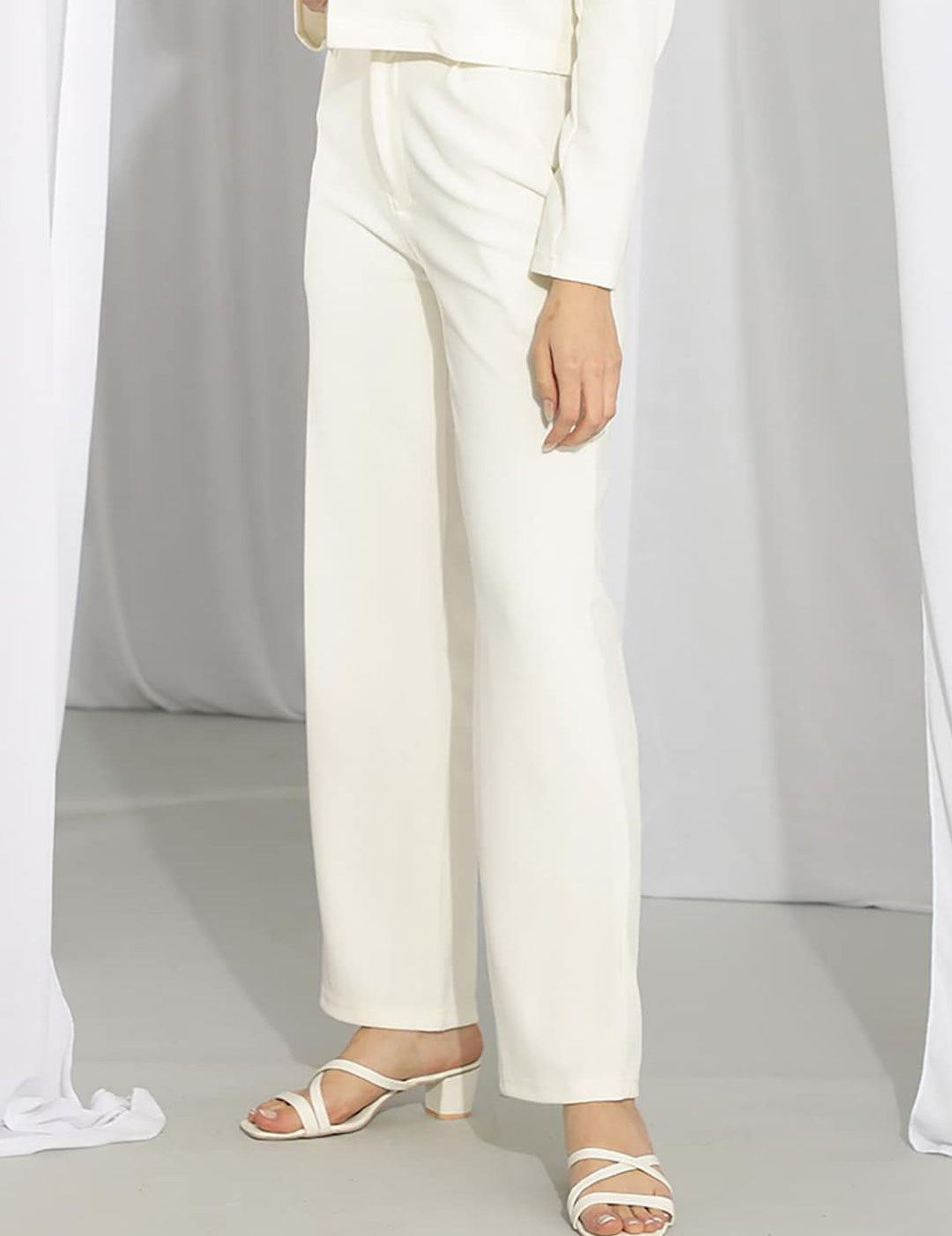 KOTTY Basics Women Relaxed Straight Leg Straight Fit High Rise Easy Wash Trousers