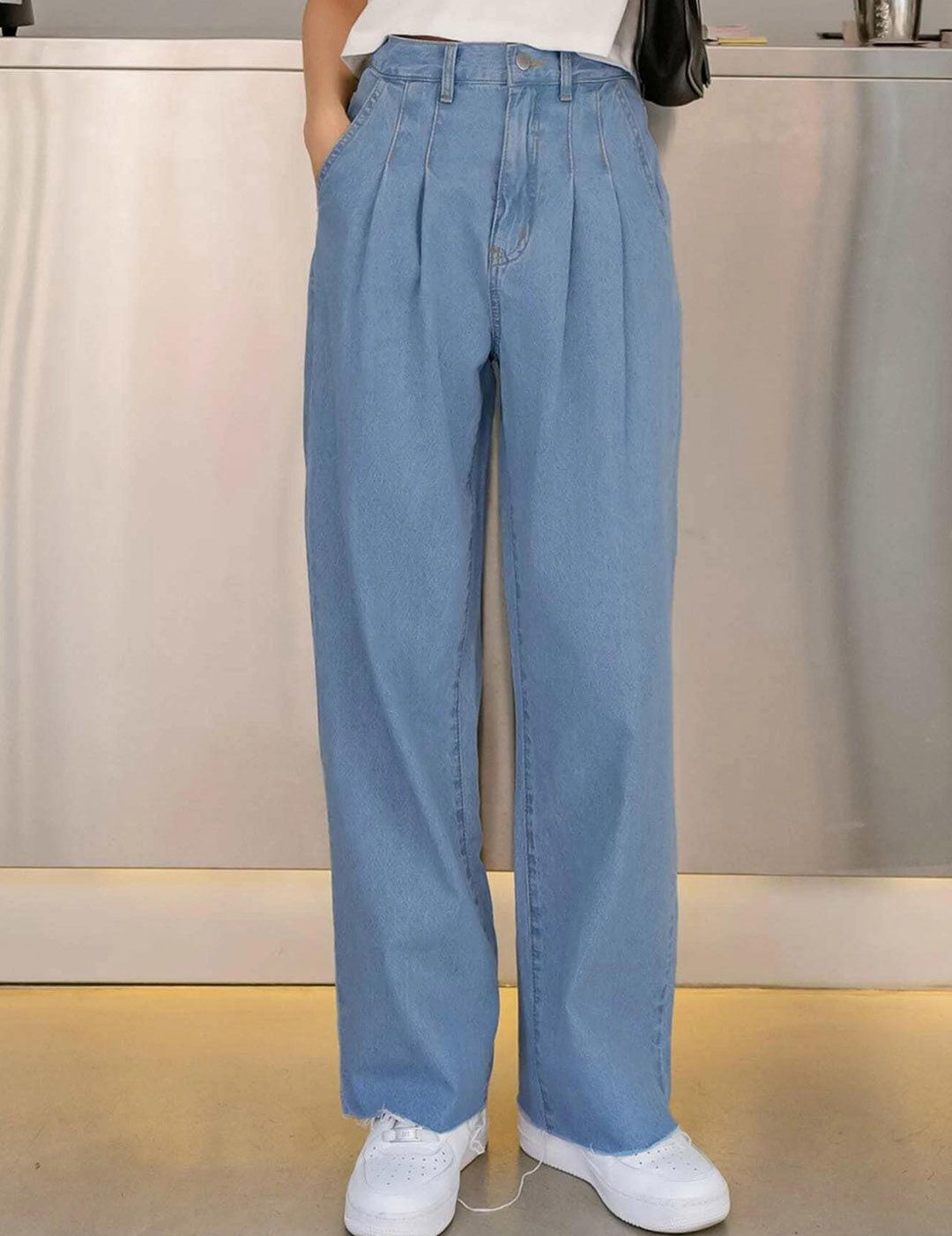 Kotty Women Jean Straight Fit High-Rise Clean Look Stretchable Jeans