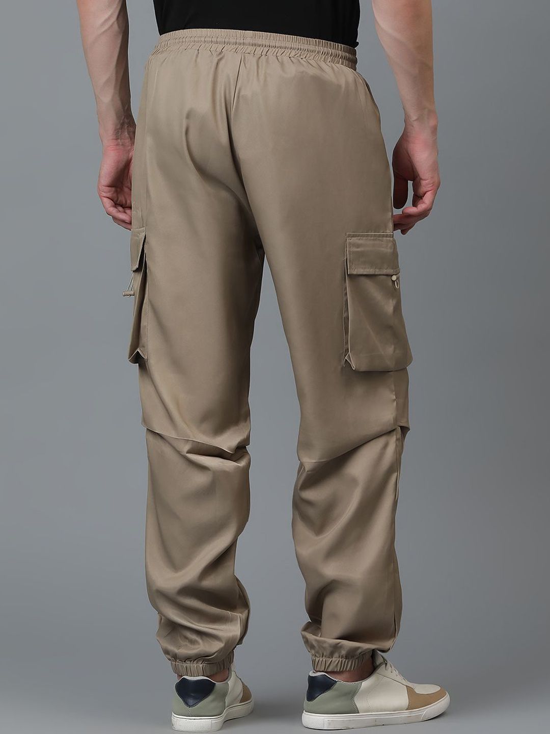 Kotty Men Relaxed Low-Rise Easy Wash Cargos Trousers