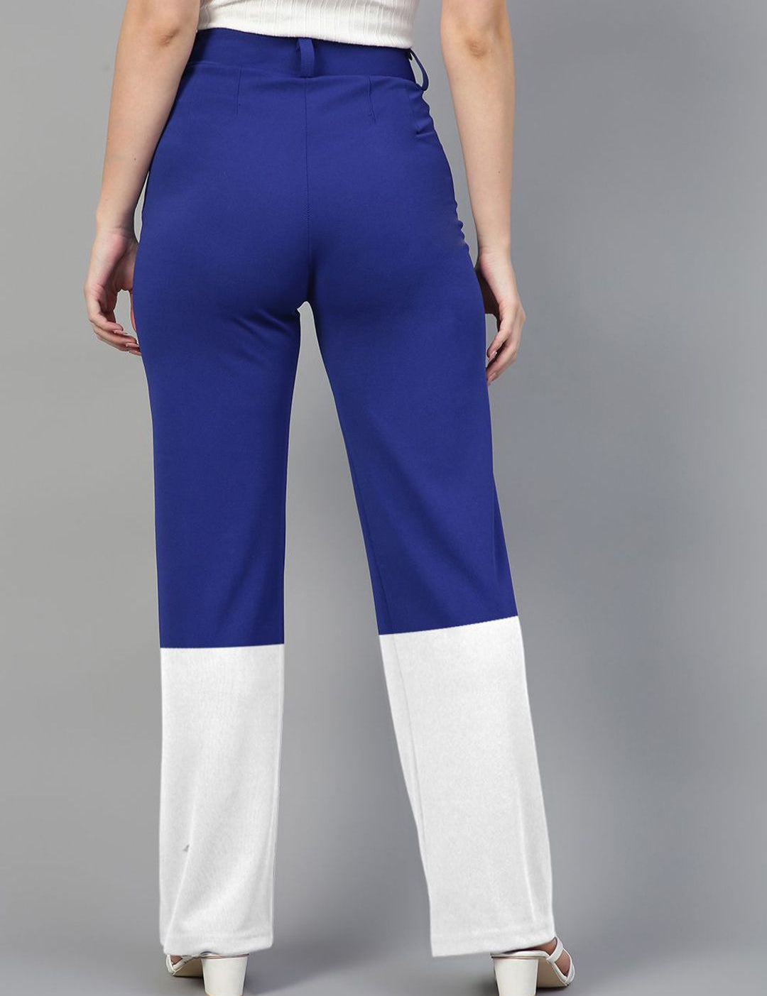 Kotty Women Colourblocked Relaxed Straight Fit High-Rise Easy Wash Pleated Trousers