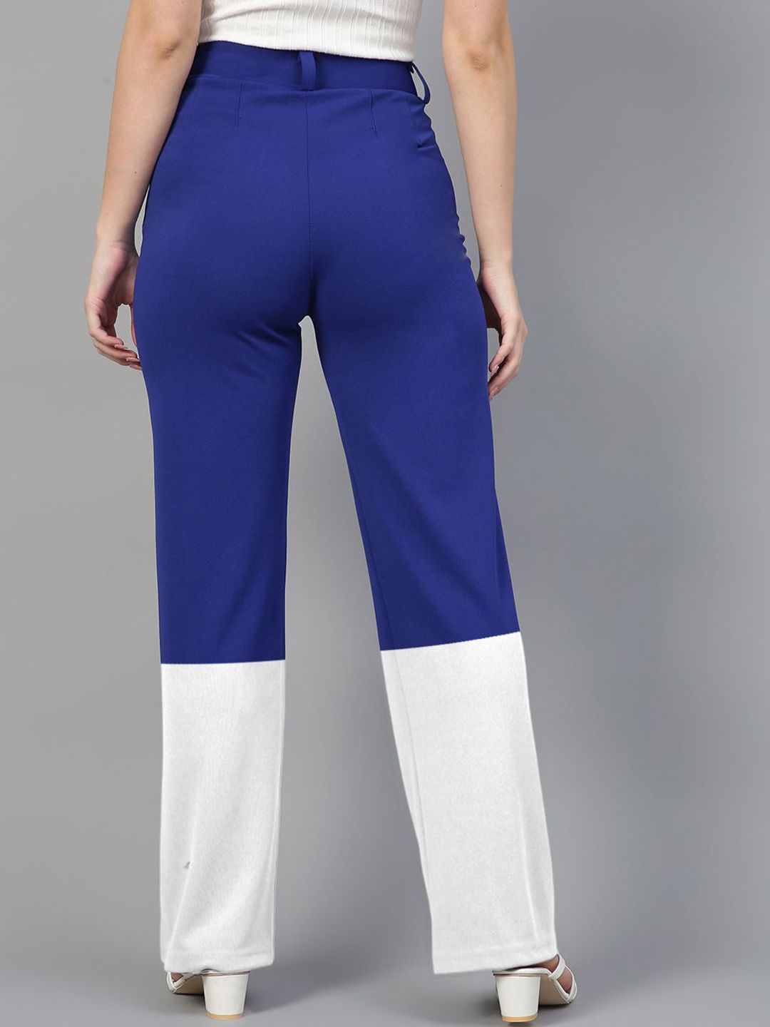 Kotty Women Colourblocked Relaxed Straight Fit High-Rise Easy Wash Pleated Trousers