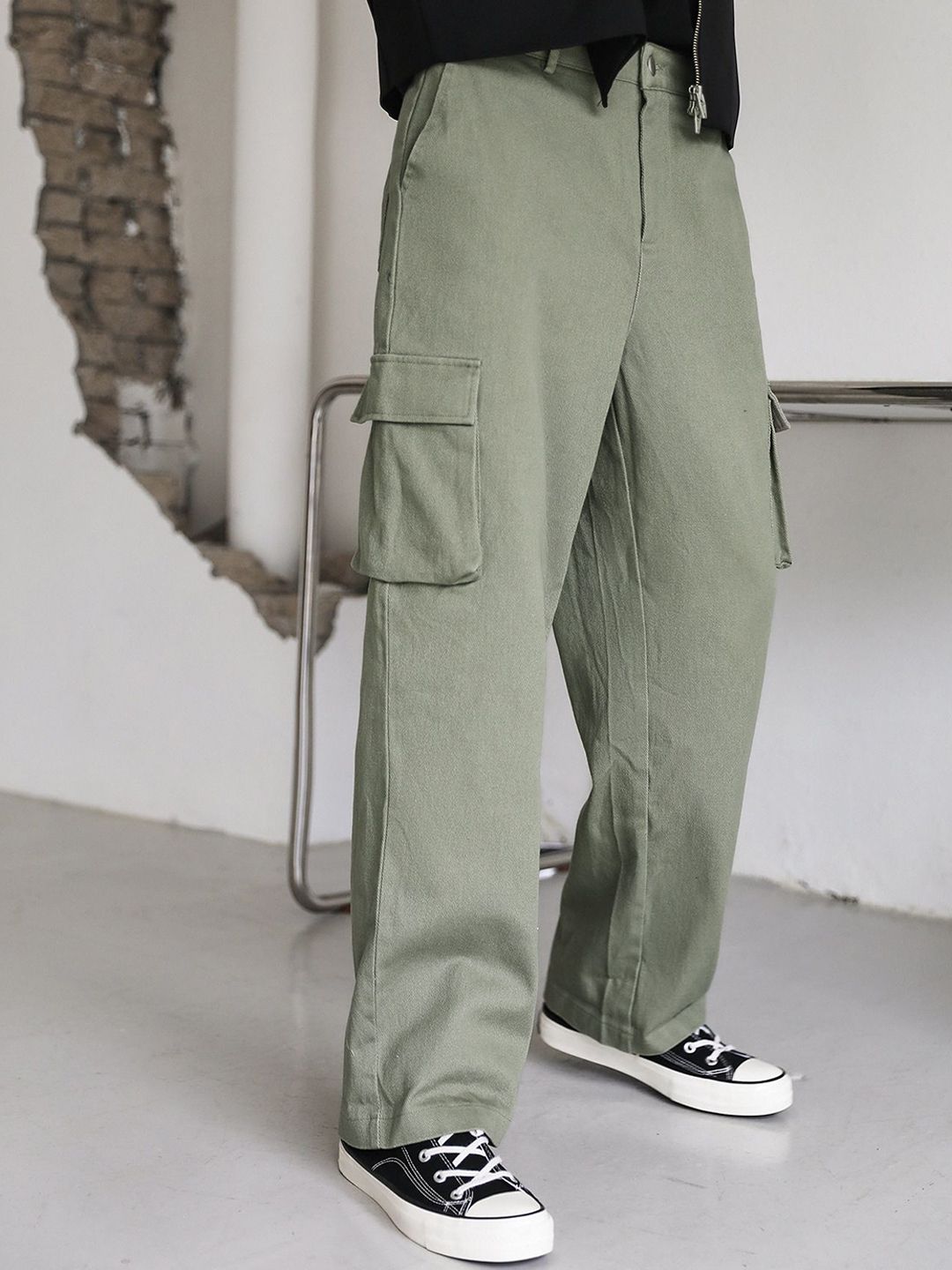 Kotty Men Relaxed Low-Rise Easy Wash Cargos Trousers