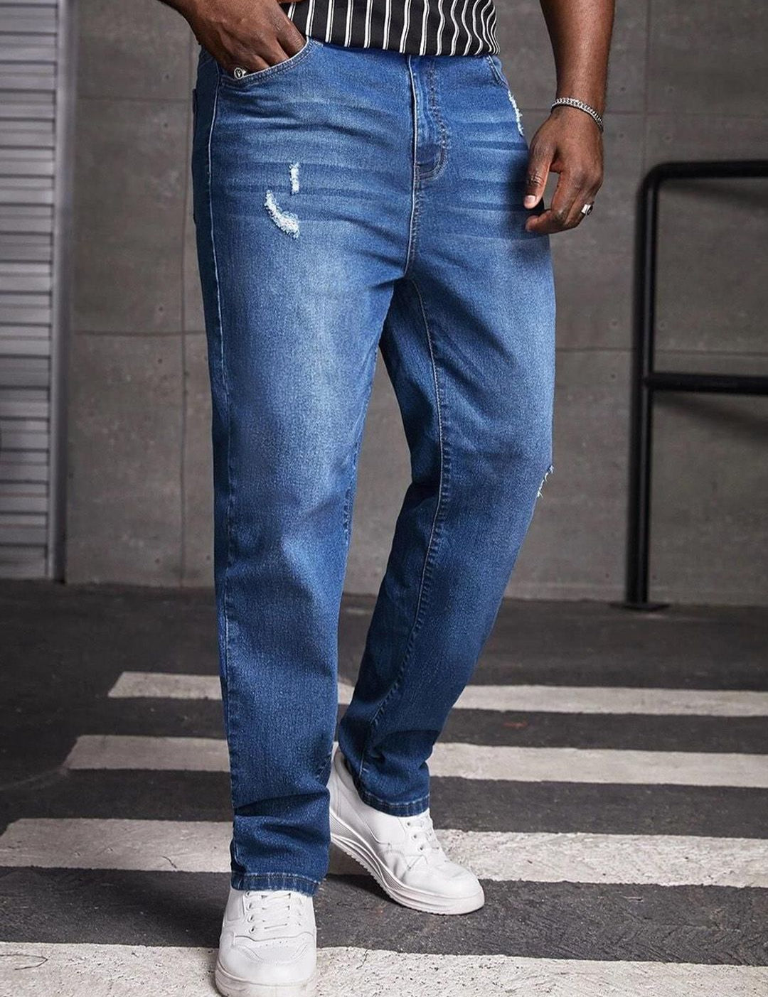 Kotty Men Jean Low-Rise Low Distress Light Fade Stretchable Jeans