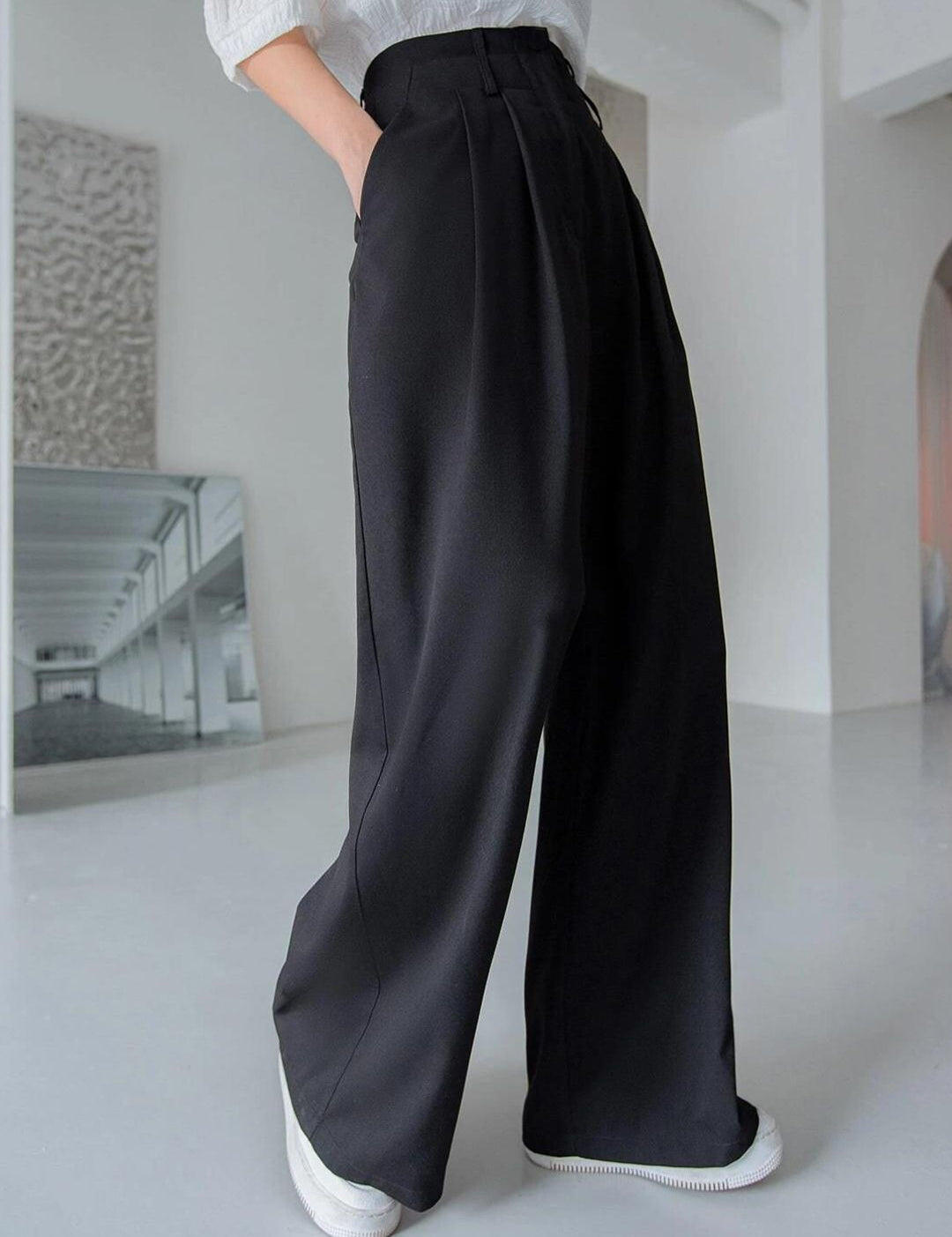 Kotty Women Relaxed Straight Leg Straight Fit High-Rise Parallel Trousers