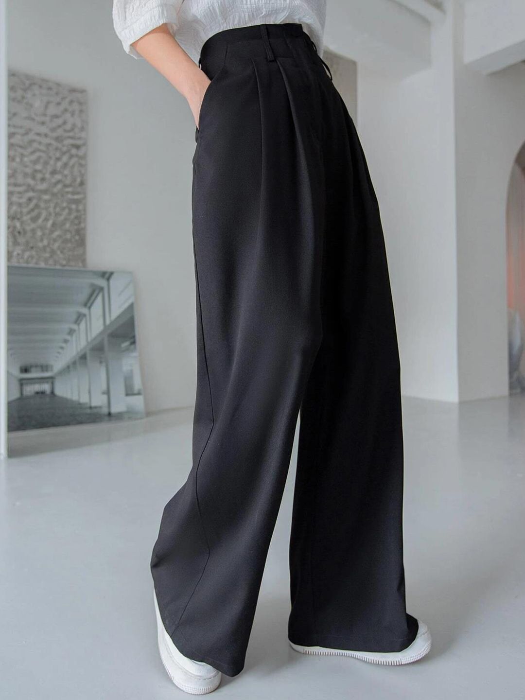 Kotty Women Relaxed Straight Leg Straight Fit High-Rise Parallel Trousers