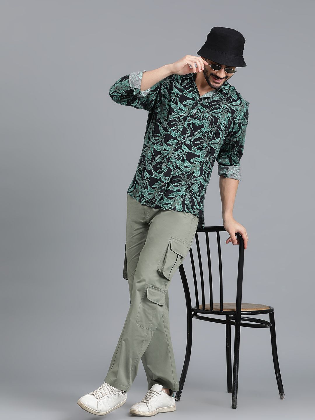 Kotty New Green & Black Floral Printed Spread Collar Relaxed Fit Casual Shirt