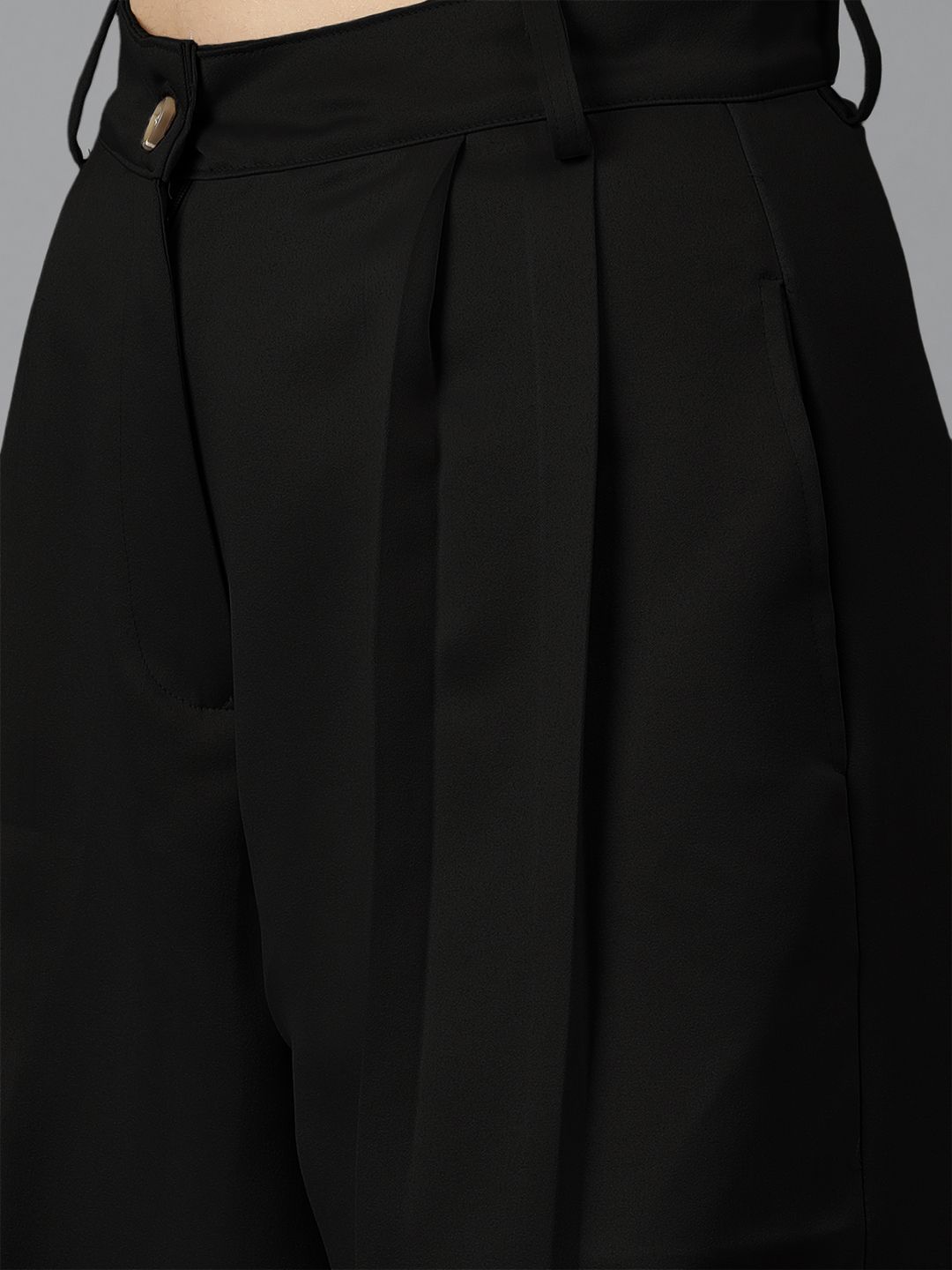 Kotty Women Black Straight Fit High-Rise Pleated Cargos