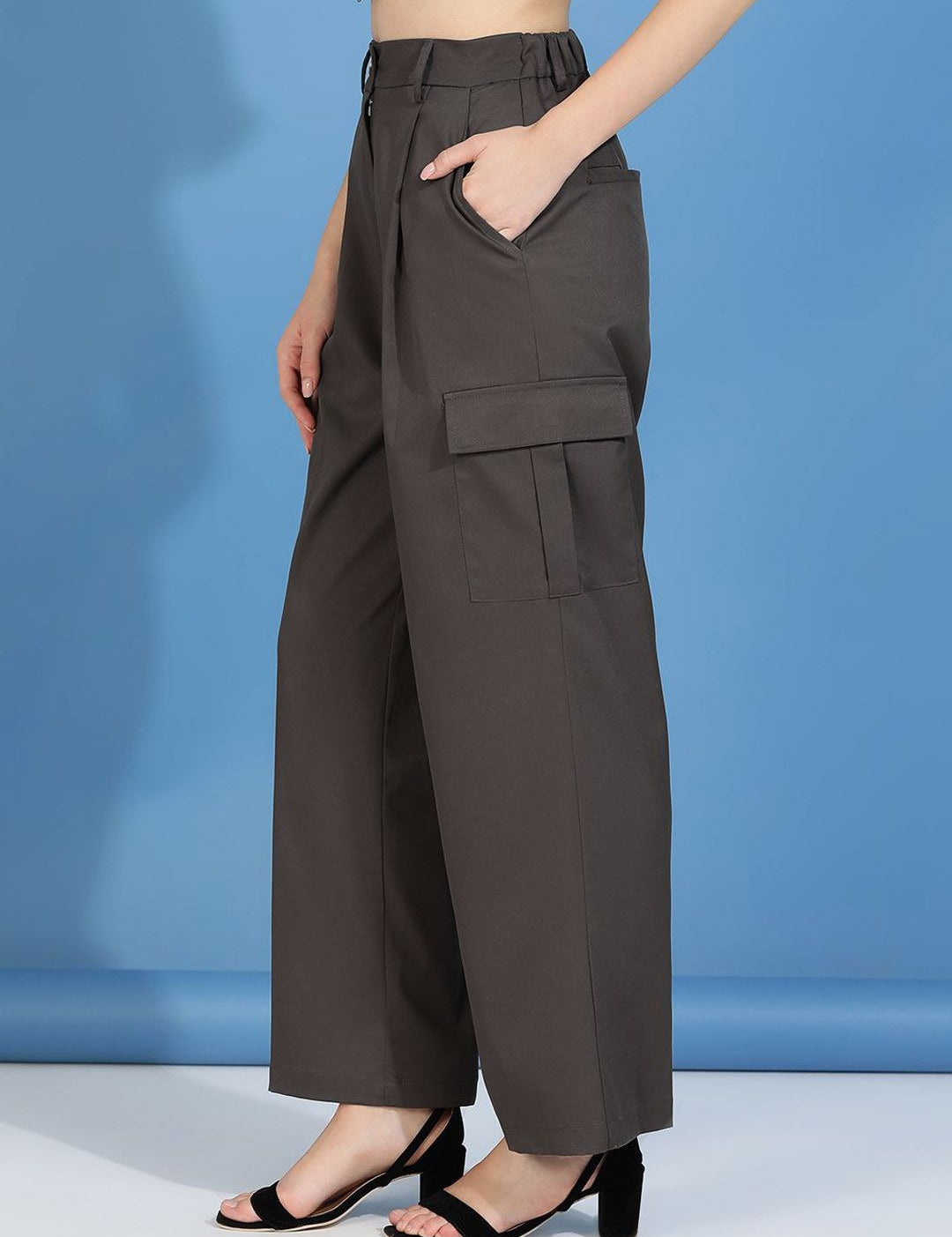 Kotty Women Relaxed Straight Fit High-Rise Pleated Trouser