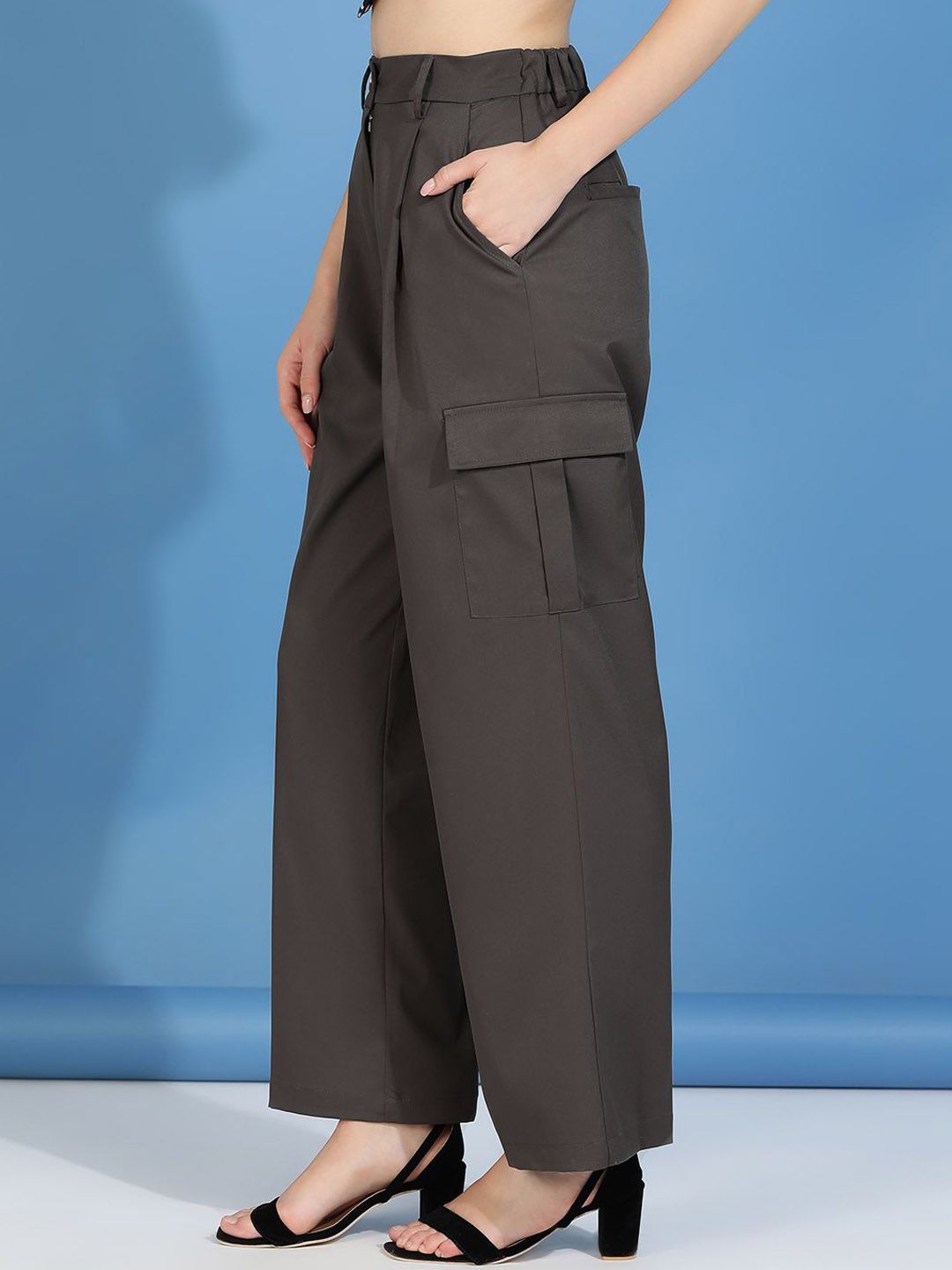 Kotty Women Relaxed Straight Fit High-Rise Pleated Trouser