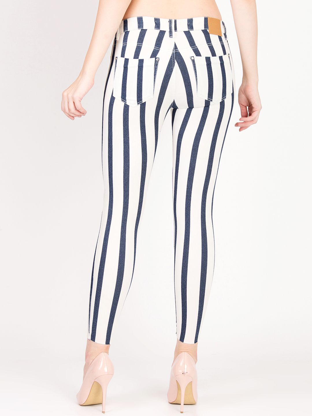 Kotty Women White & Black Skinny Fit High-Rise Clean Look Jeans