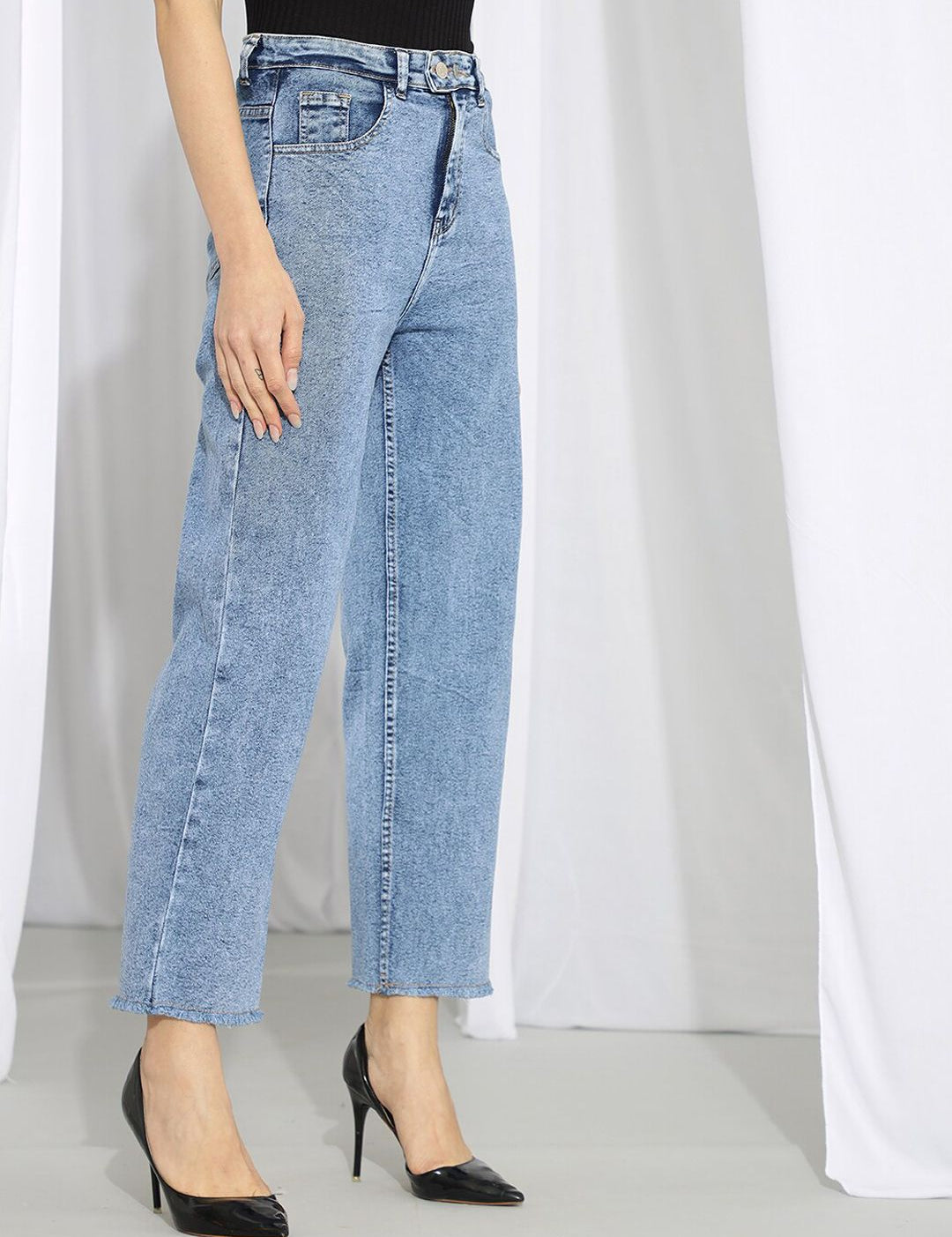 Kotty Women Blue Straight Fit High-Rise Heavy Fade Stretchable Jeans