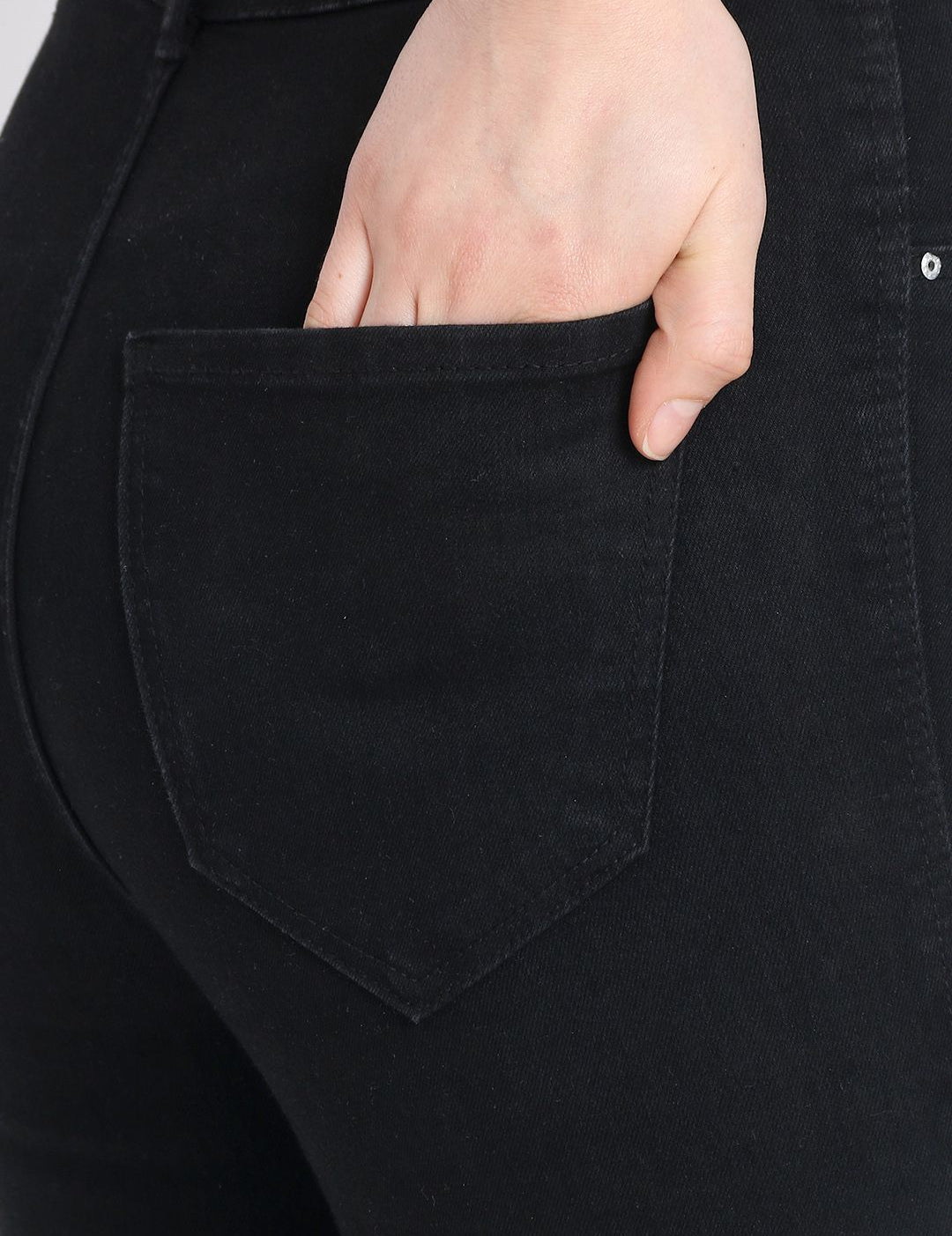 Kotty Women Black Skinny Fit High-Rise Slash Knee Jeans