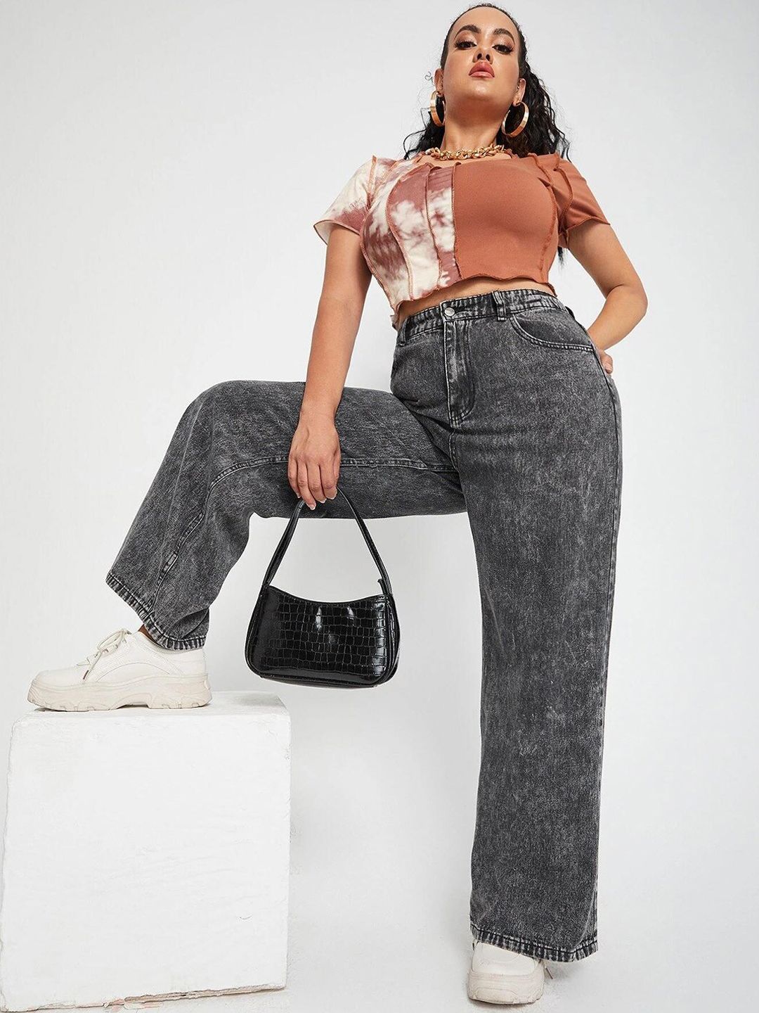 Kotty Women Straight Fit High-Rise Low Distress Heavy Fade Stretchable Jeans