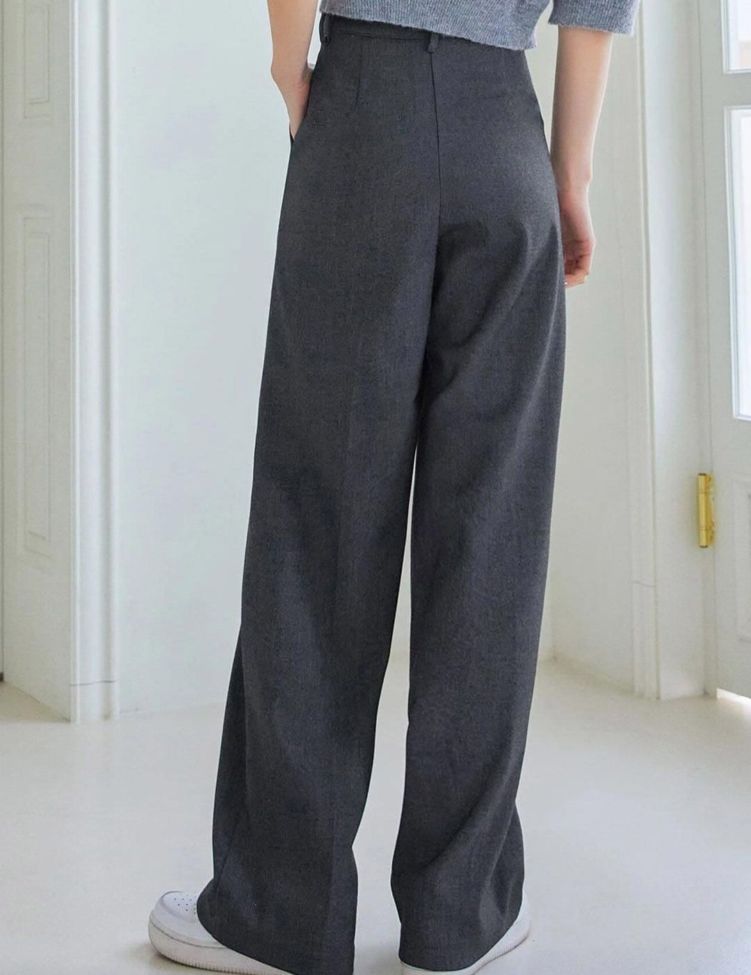 Kotty Women Grey Relaxed Straight Leg Straight Fit High-Rise Pleated Trousers