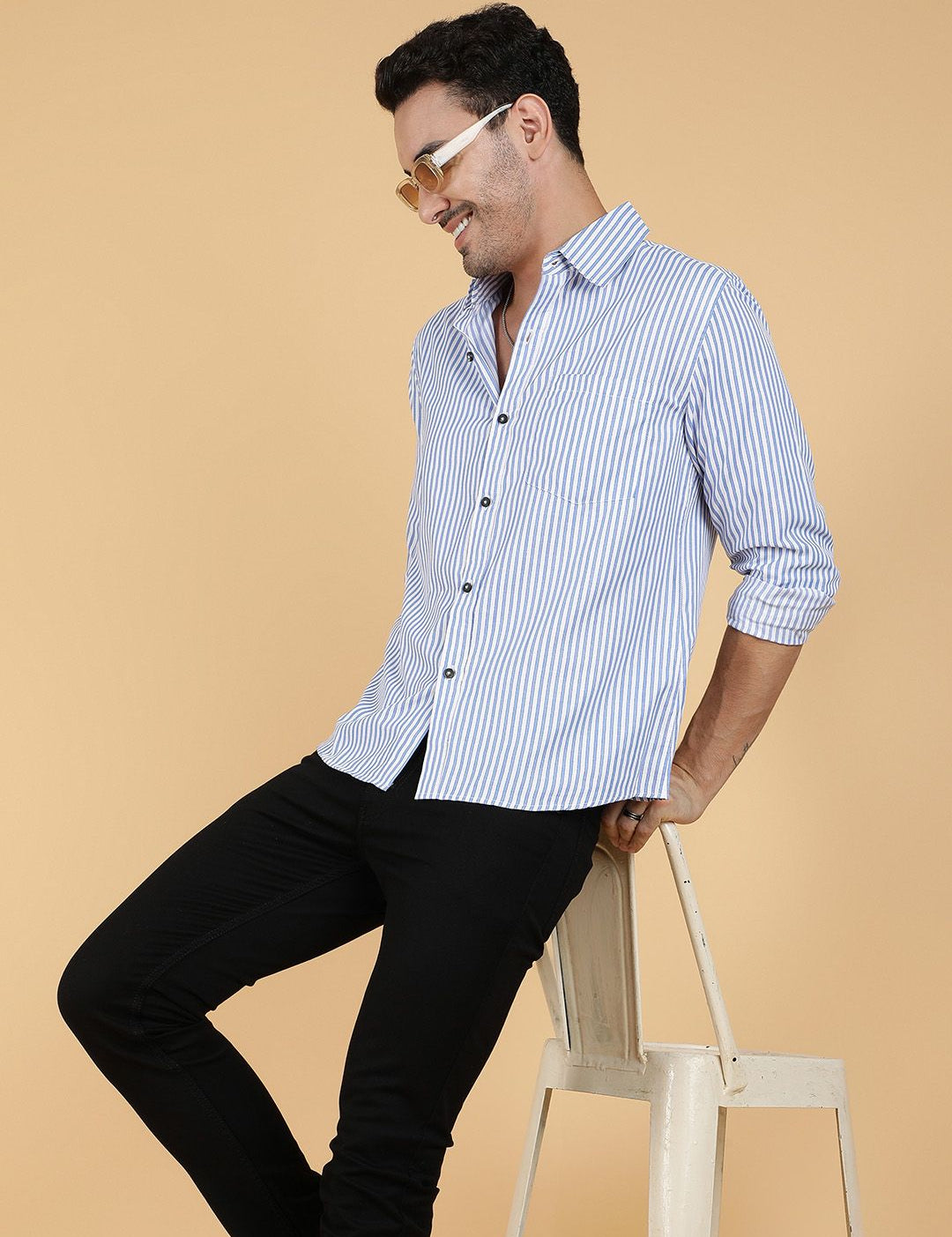 Kotty Men Relaxed Spread Collar Graphic Printed Casual Shirt