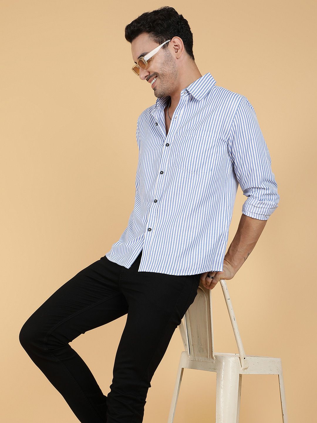 Kotty Men Relaxed Spread Collar Graphic Printed Casual Shirt