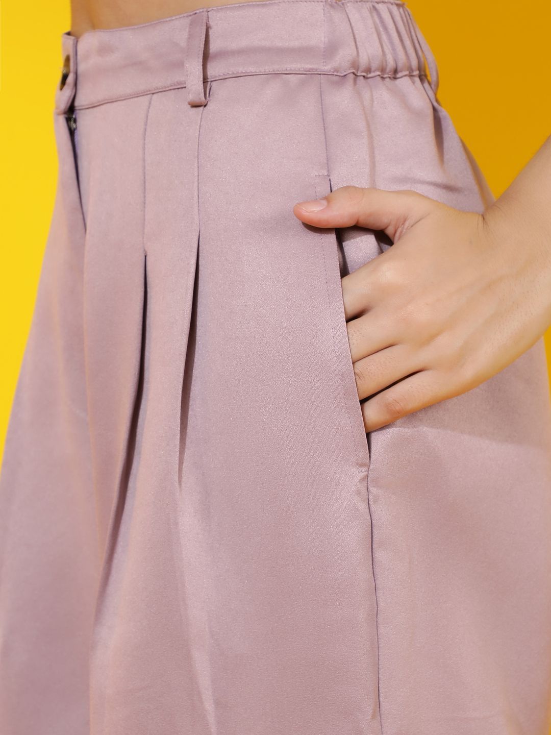 Kotty Women Relaxed Straight Leg Straight Fit High-Rise Easy Wash Pleated Cargos Trousers