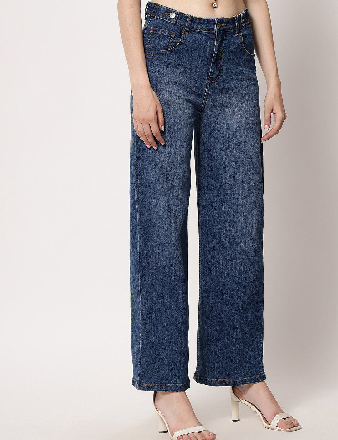 Kotty Women Blue Jean Straight Fit Low-Rise Light Fade Stretchable Jeans