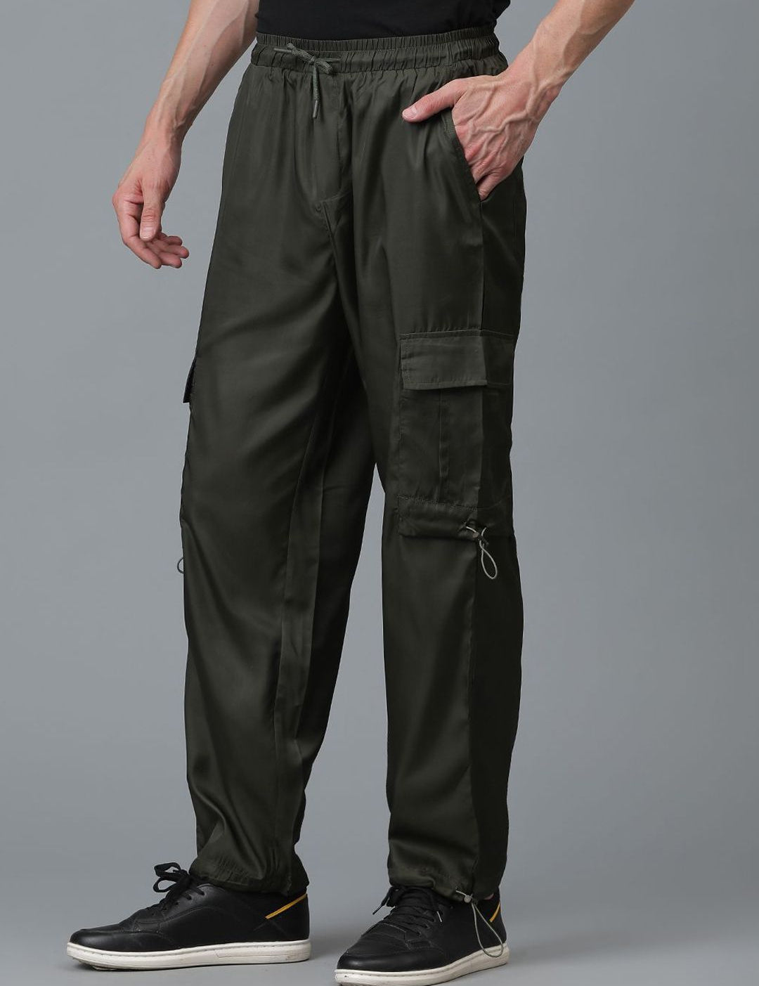 Kotty Men Relaxed Low-Rise Easy Wash Cargos Trousers