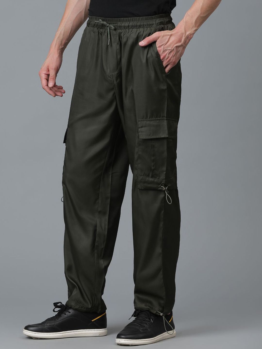 Kotty Men Relaxed Low-Rise Easy Wash Cargos Trousers