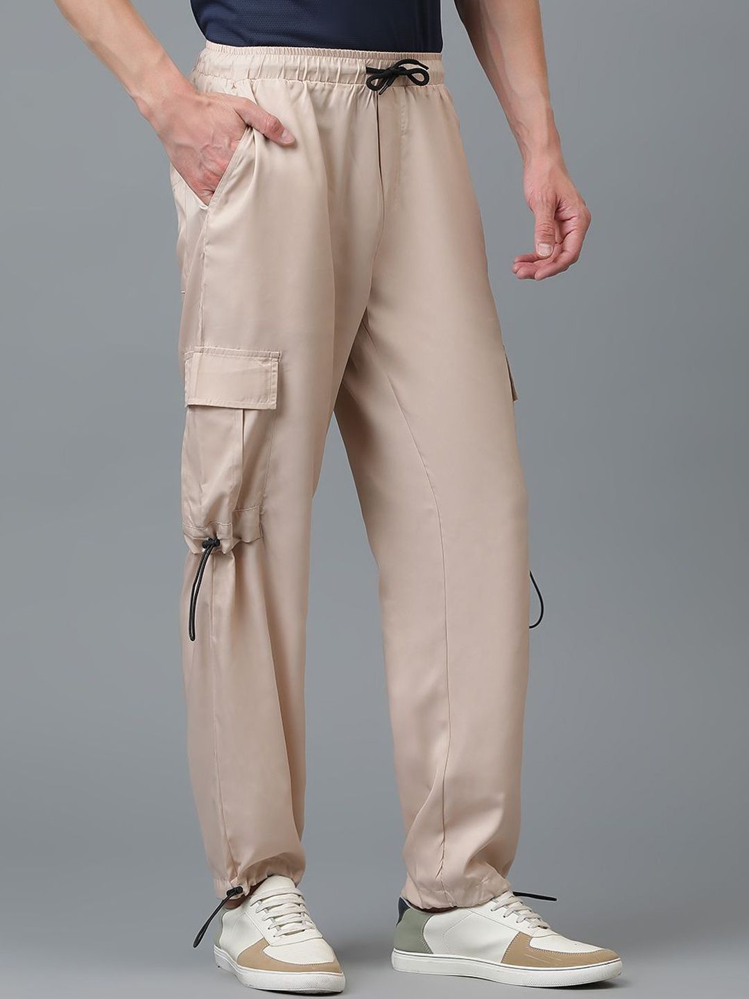 Kotty Men Relaxed Low-Rise Easy Wash Cargos Trousers