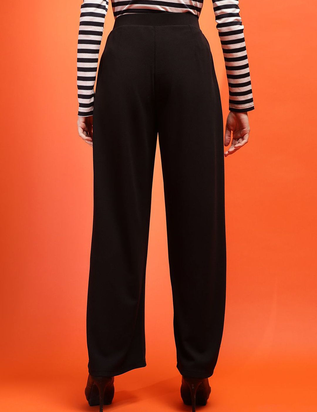 Kotty Women Relaxed Straight Fit Mid-Rise Regular Trousers