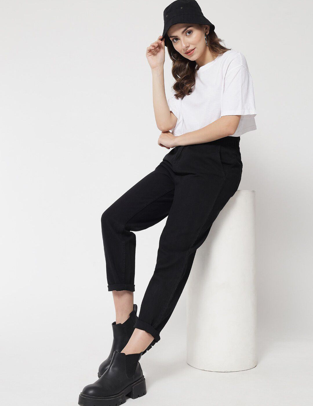 Kotty Women Black Jean Relaxed Fit High-Rise Stretchable Jeans
