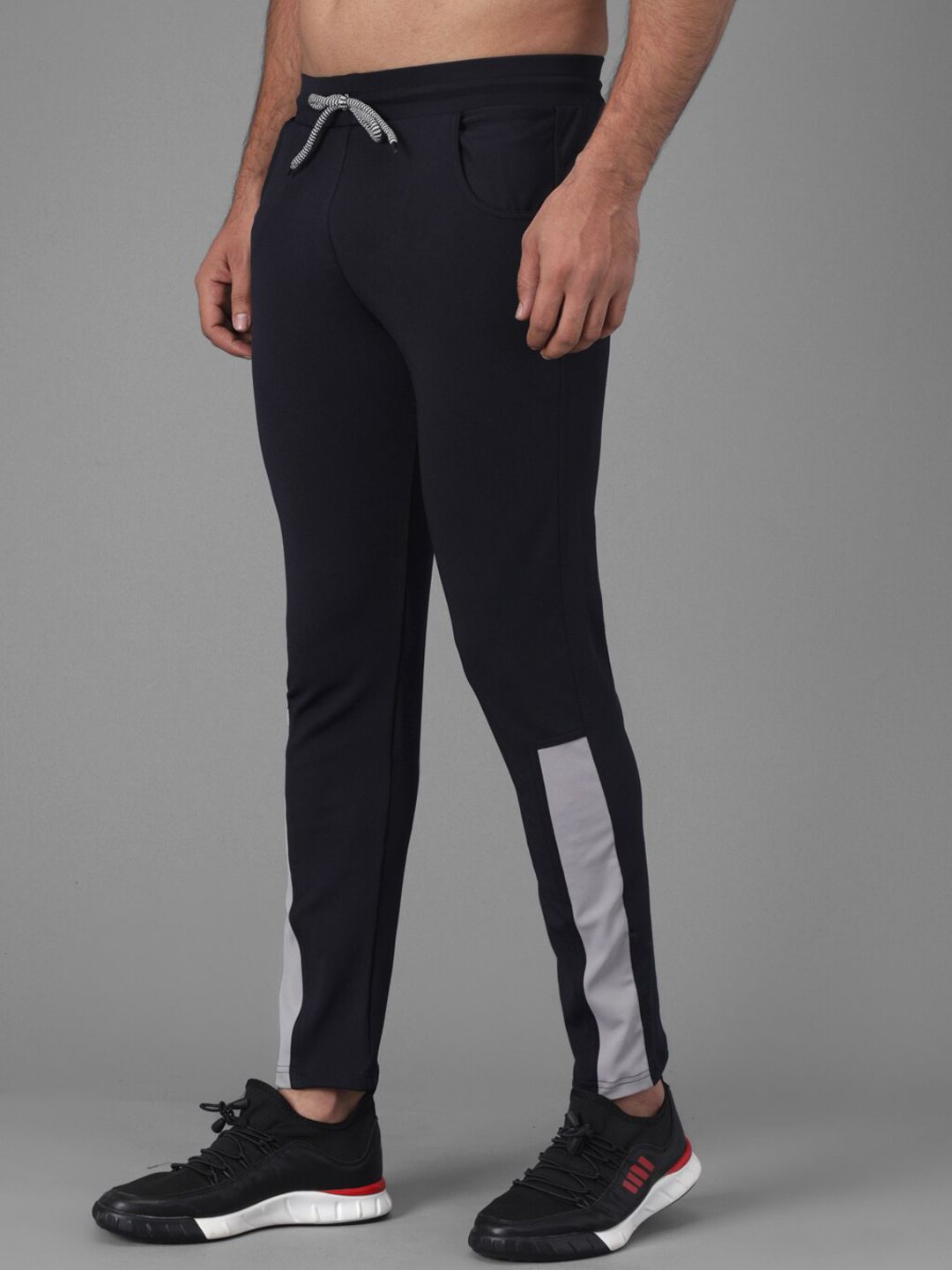 Kotty Men Black Solid Slim Fit Track Pants