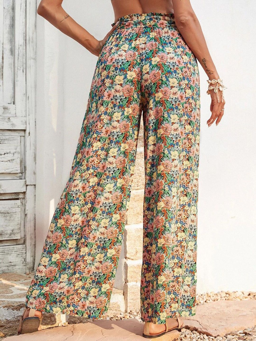 Kotty Women Multicoloured Floral Printed Relaxed High-Rise Easy Wash Trousers