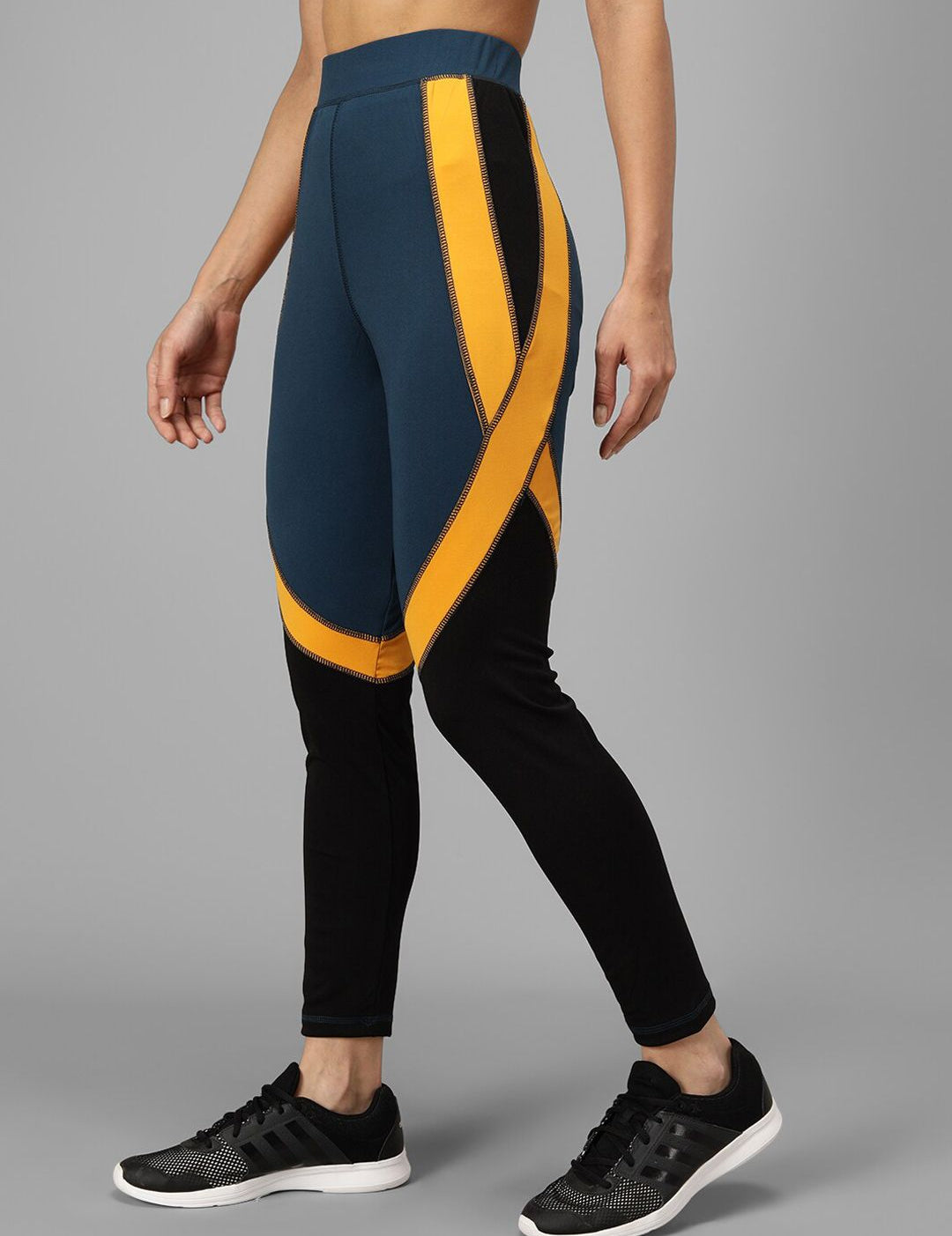 Kotty Women Green & Yellow Colourblocked Tights