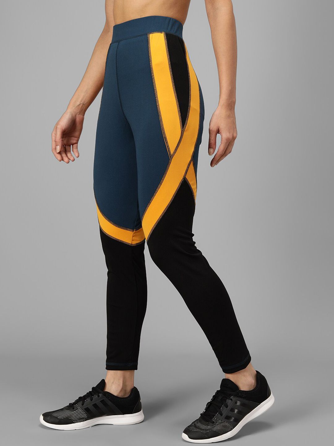 Kotty Women Green & Yellow Colourblocked Tights