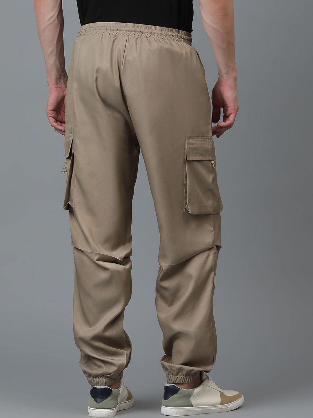 Kotty Men Relaxed Low-Rise Easy Wash Cargos Trousers