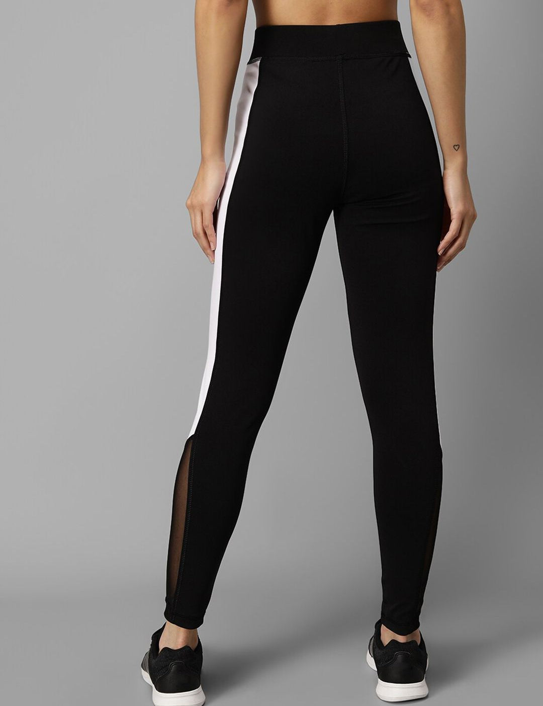 Kotty Women Black & White Coloublocked Tights