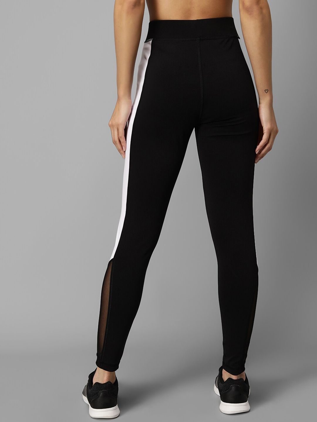 Kotty Women Black & White Coloublocked Tights