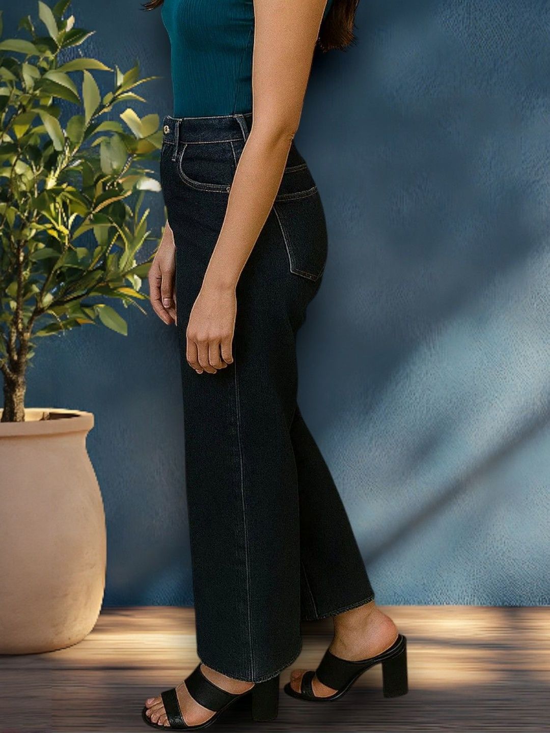 Kotty Women Flared High-Rise Stretchable Cropped Jeans