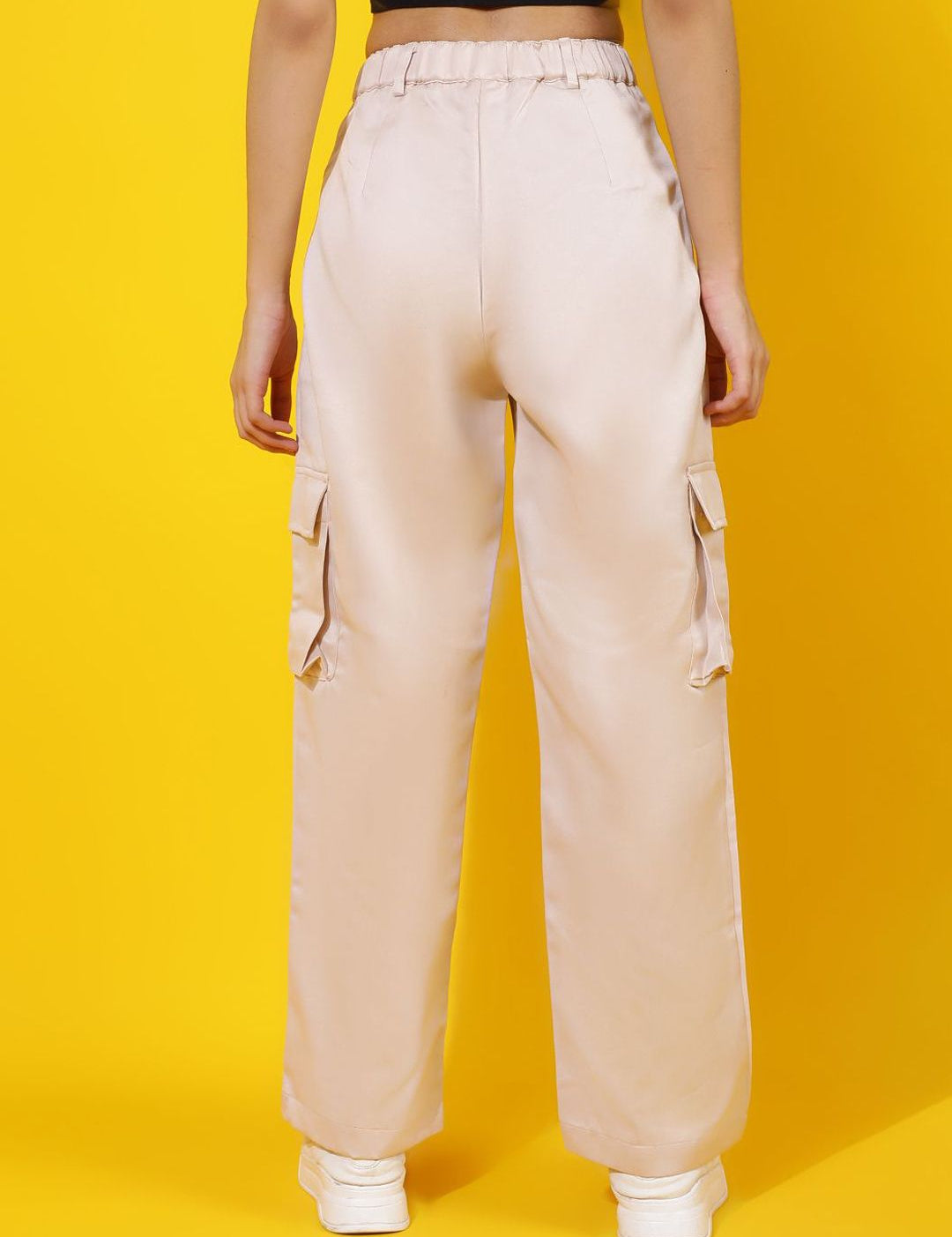 Kotty Women Relaxed Straight Leg Straight Fit High-Rise Easy Wash Pleated Cargos Trousers