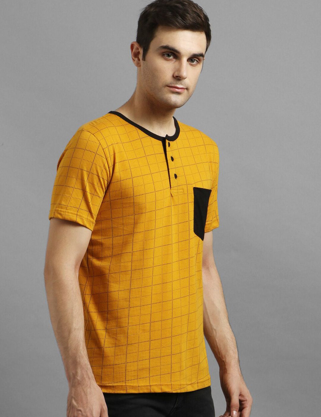 Kotty Men Yellow & Black Checked Henley T-shirt