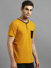 Kotty Men Yellow & Black Checked Henley T-shirt