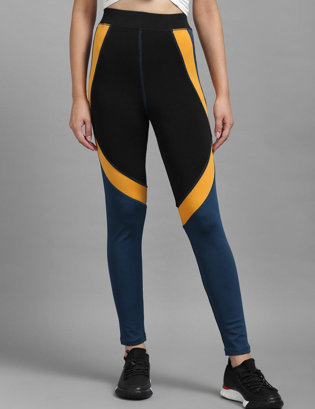 Kotty Women Blue & Black Colourblocked Tights