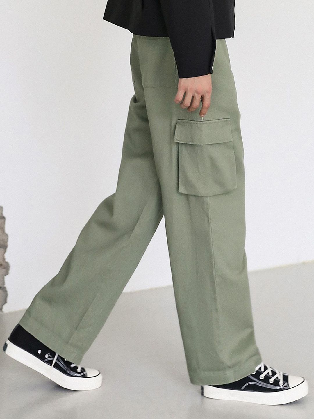 Kotty Men Relaxed Low-Rise Easy Wash Cargos Trousers