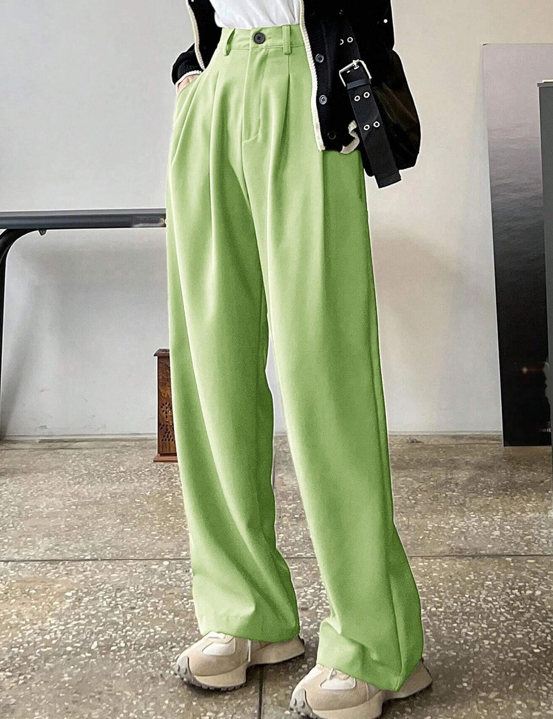 KOTTY BIZwear Women Green Relaxed Straight Leg Straight Fit High-Rise Easy Wash Pleated Trousers