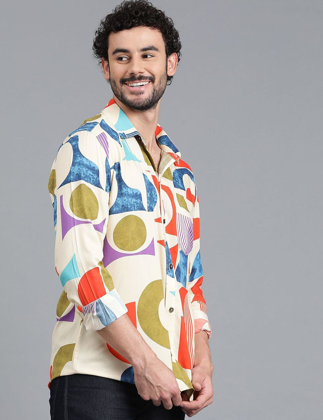 Kotty New Relaxed Fit Abstract Printed Cutaway Collar Casual Shirt