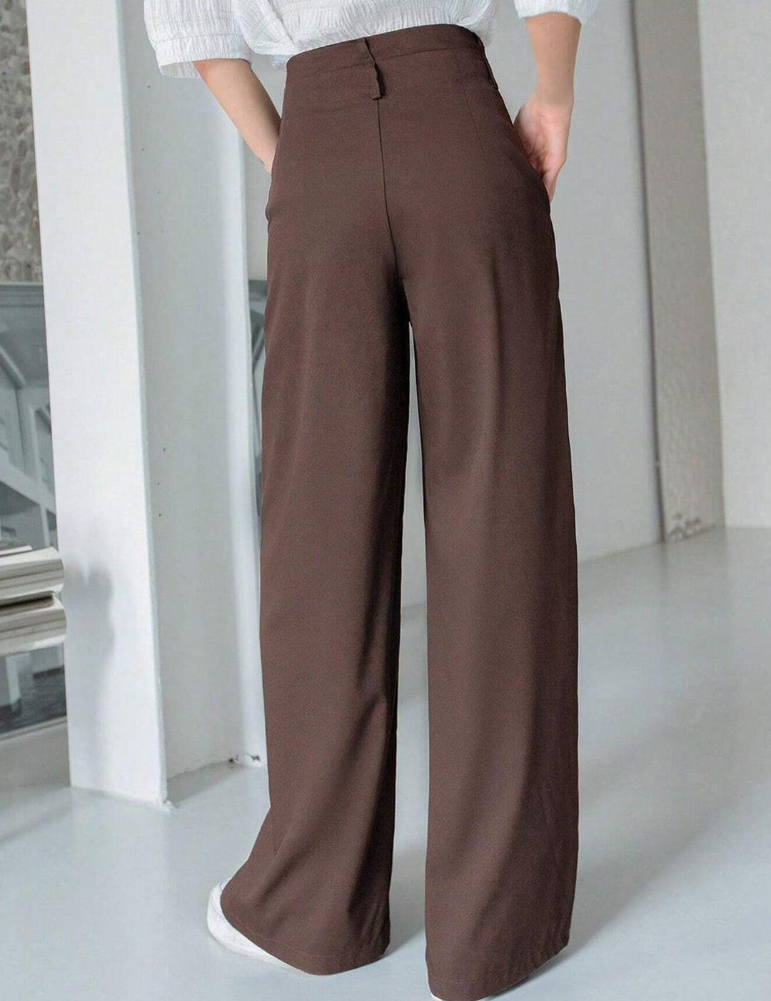 Kotty Women Brown Relaxed Straight Leg Straight Fit High-Rise Parallel Trousers