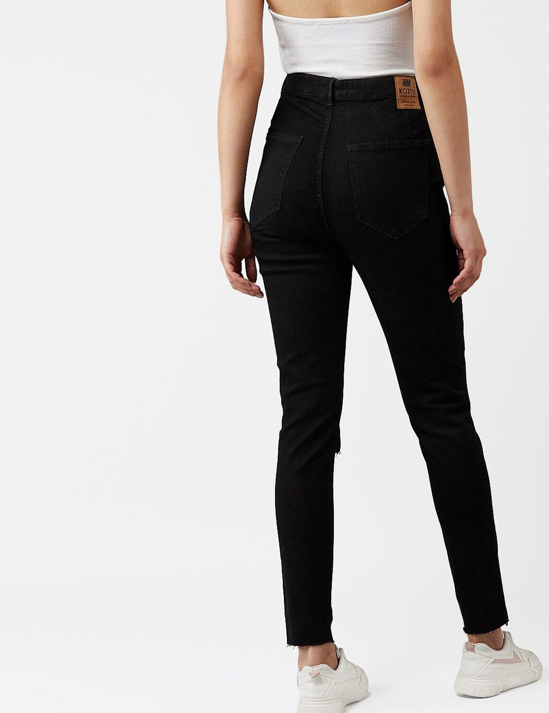 Kotty Women Black Skinny Fit High-Rise Clean Look Jeans