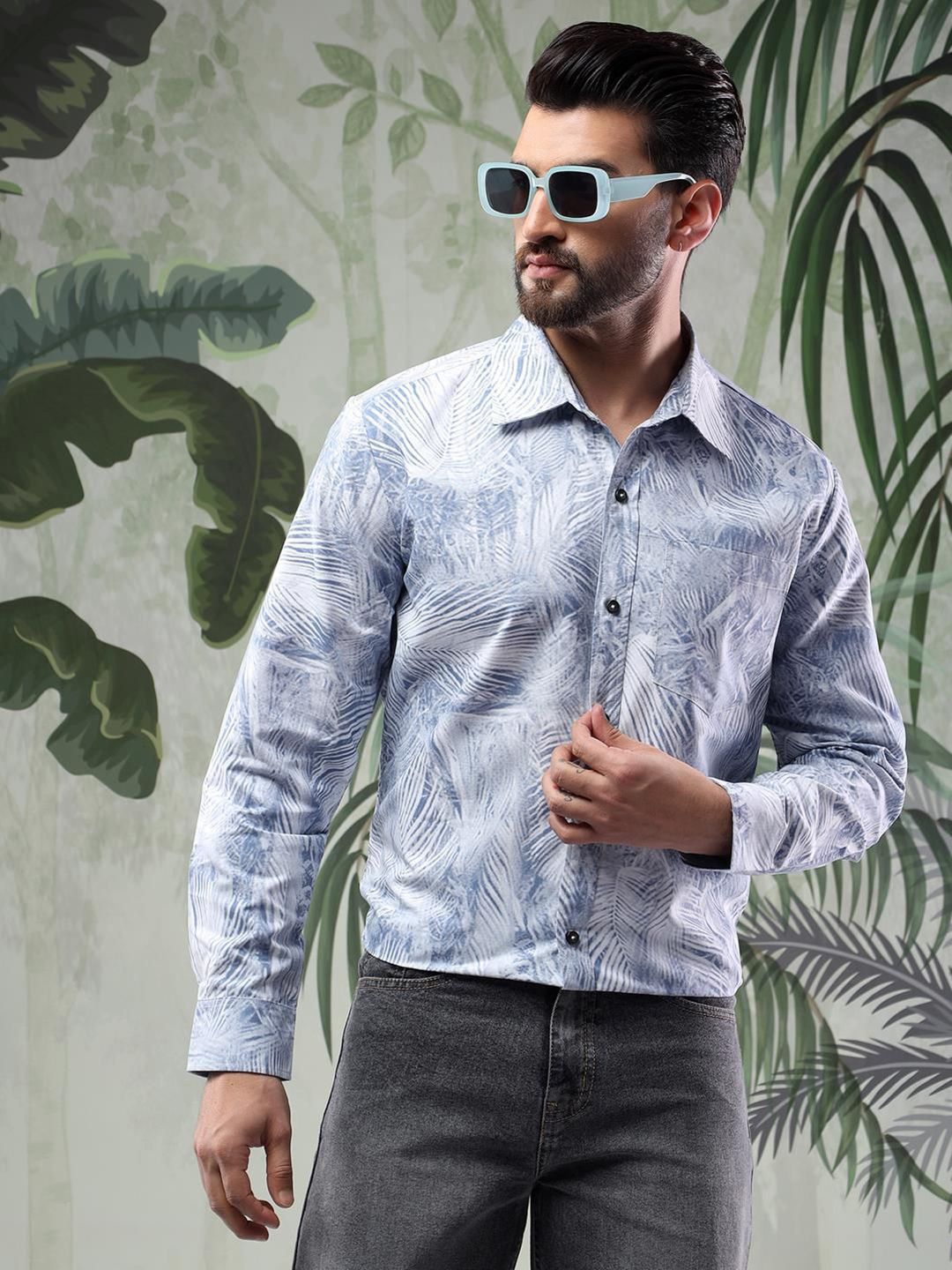 Kotty Men Spread Collar Abstract Printed Casual Shirt