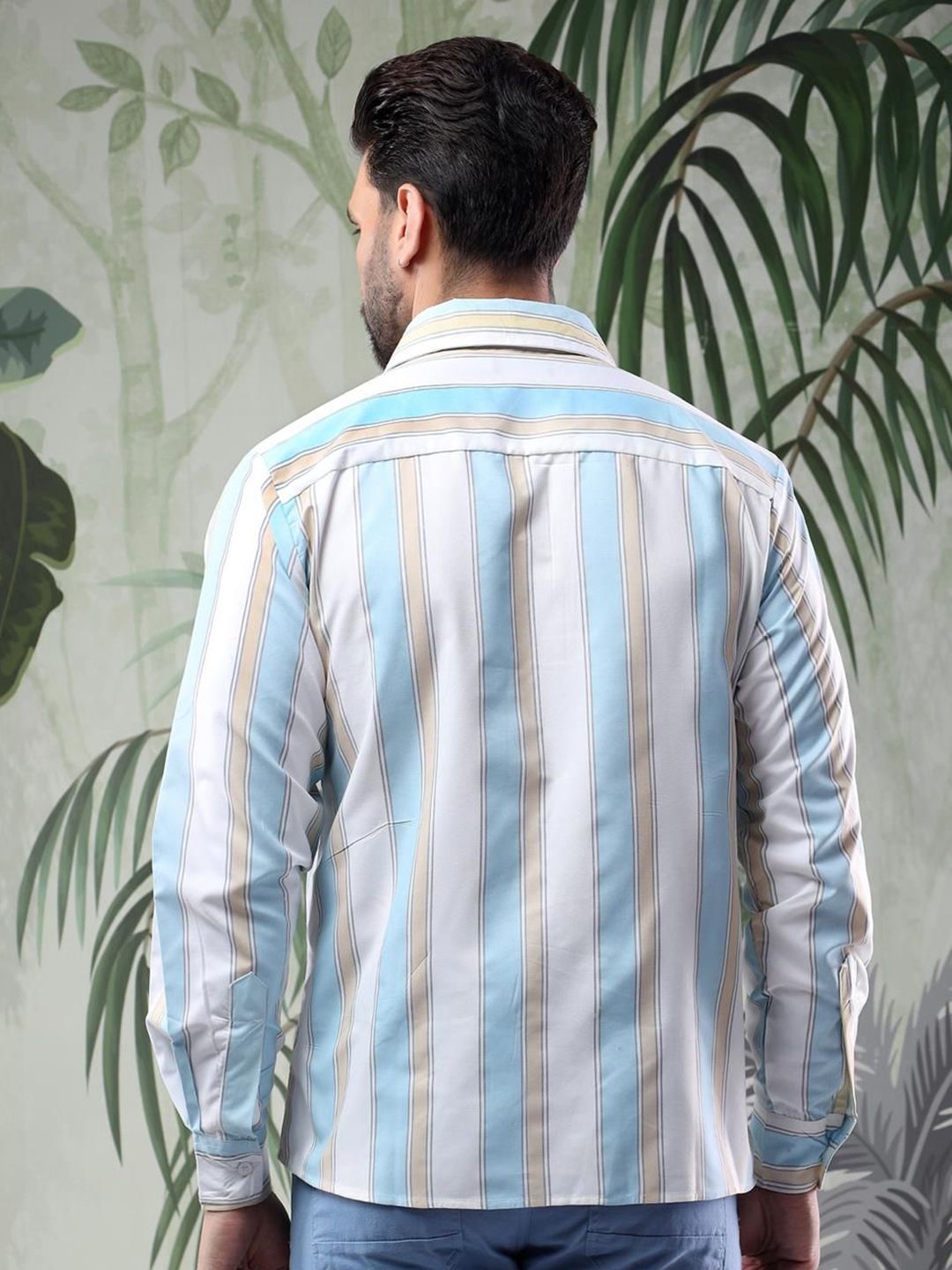 Kotty Men Cutaway Collar Vertical Striped Casual Shirt