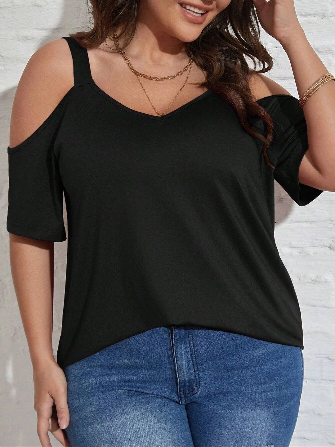 KOTTY Sweetheart Neck Cold-Shoulder Crepe Top